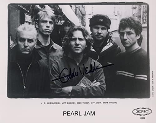 Eddie Vedder (Pearl Jam) aláírt 8x10 Fotó